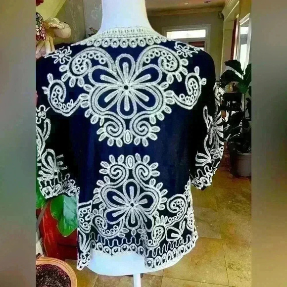 Solitaire crochet top black and white Exc condition. Loose elastic sleeve size M - Picture 9 of 15